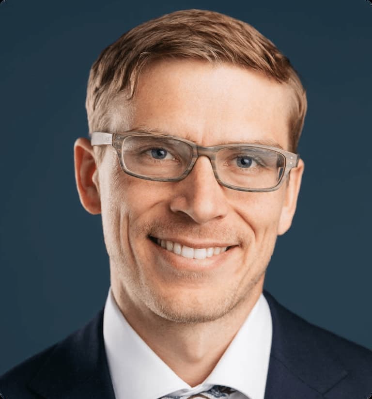 Dr. Peter Kelly's Headshot